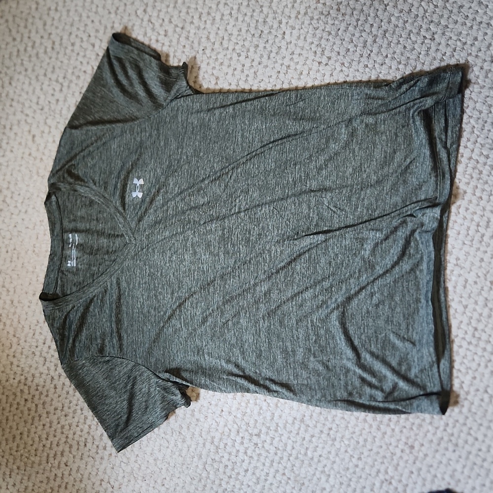 NWOT UA heatgear Tshirt